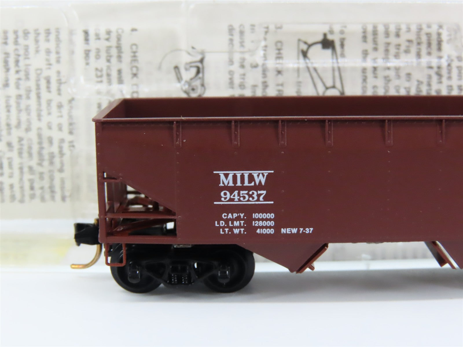 N Scale Micro-Trains MTL 55300 MILW Milwaukee Road 33' 2-Bay Hopper 94537 RTR