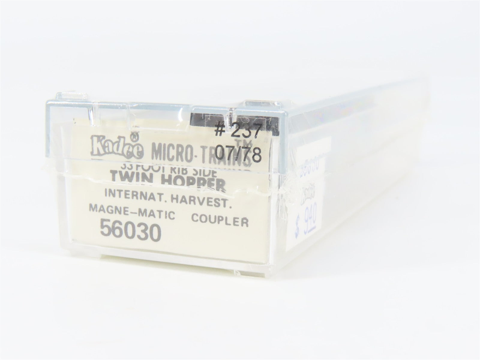 N Scale Micro-Trains MTL 56030 IHCX International Harvester 33' 2-Bay Hopper RTR