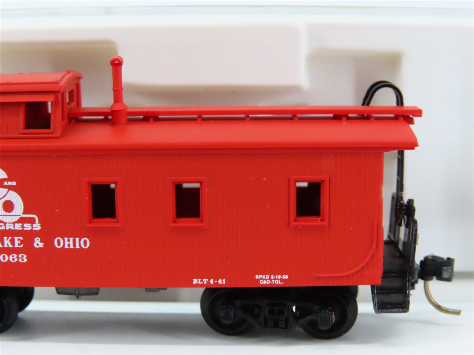 N Scale Micro-Trains MTL 50190 Chesapeake & Ohio 34' Wood-Sheathed Caboose RTR