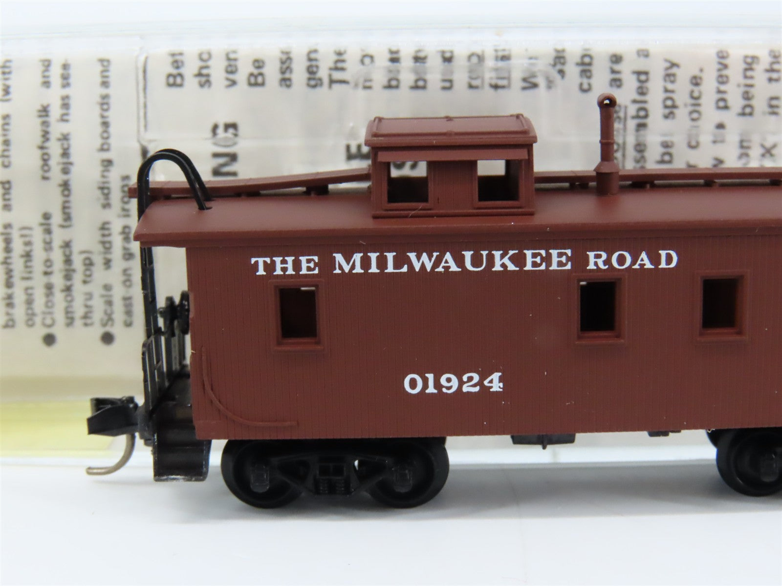 N Scale Micro-Trains MTL 50180 Milwaukee Road 34' Wood-Sheathed Caboose RTR