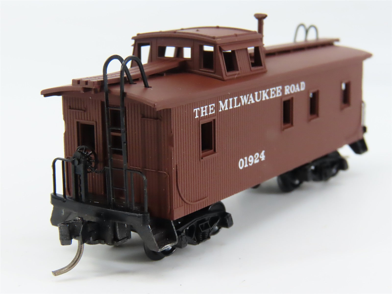 N Scale Micro-Trains MTL 50180 Milwaukee Road 34' Wood-Sheathed Caboose RTR