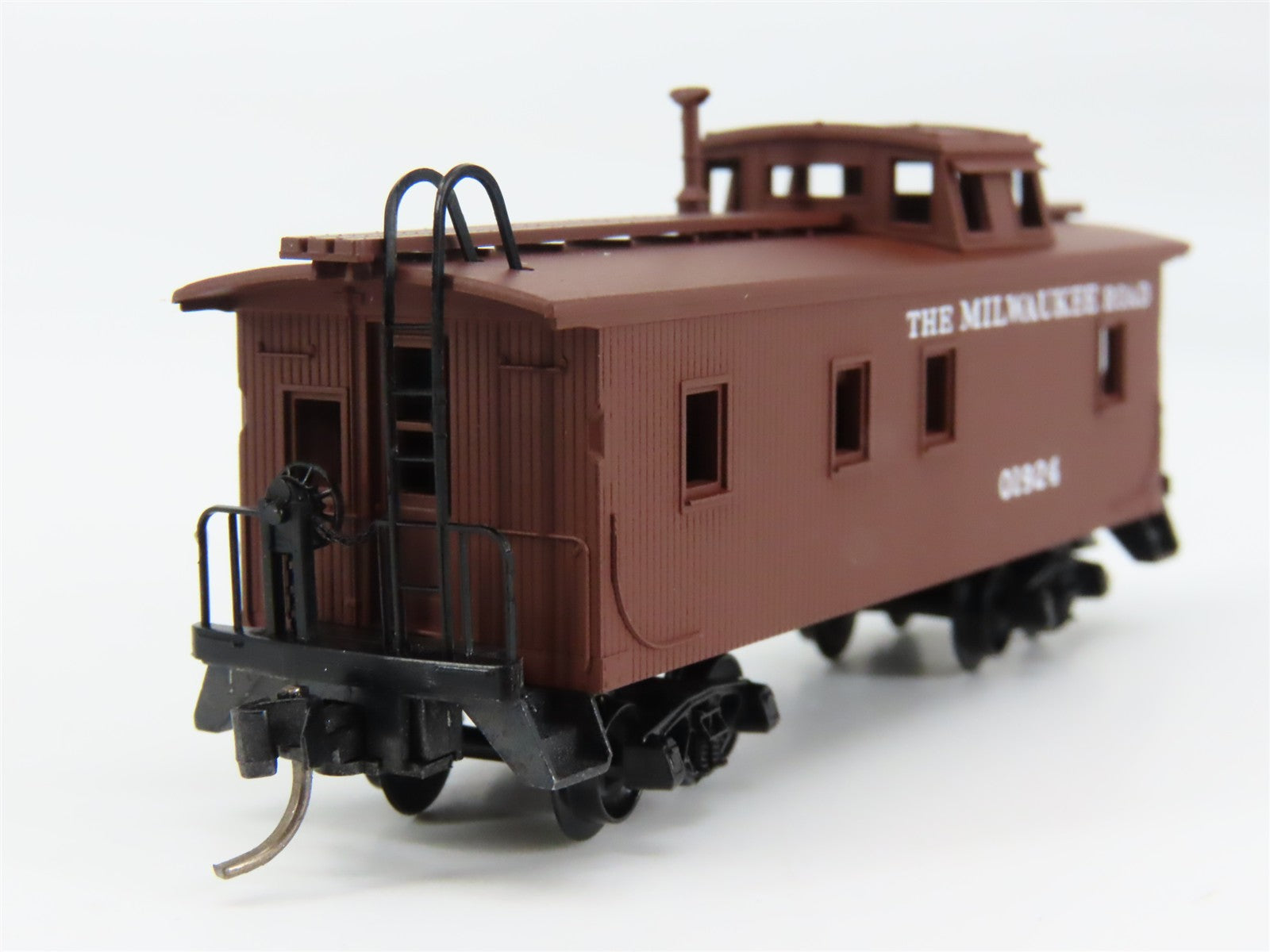 N Scale Micro-Trains MTL 50180 Milwaukee Road 34' Wood-Sheathed Caboose RTR