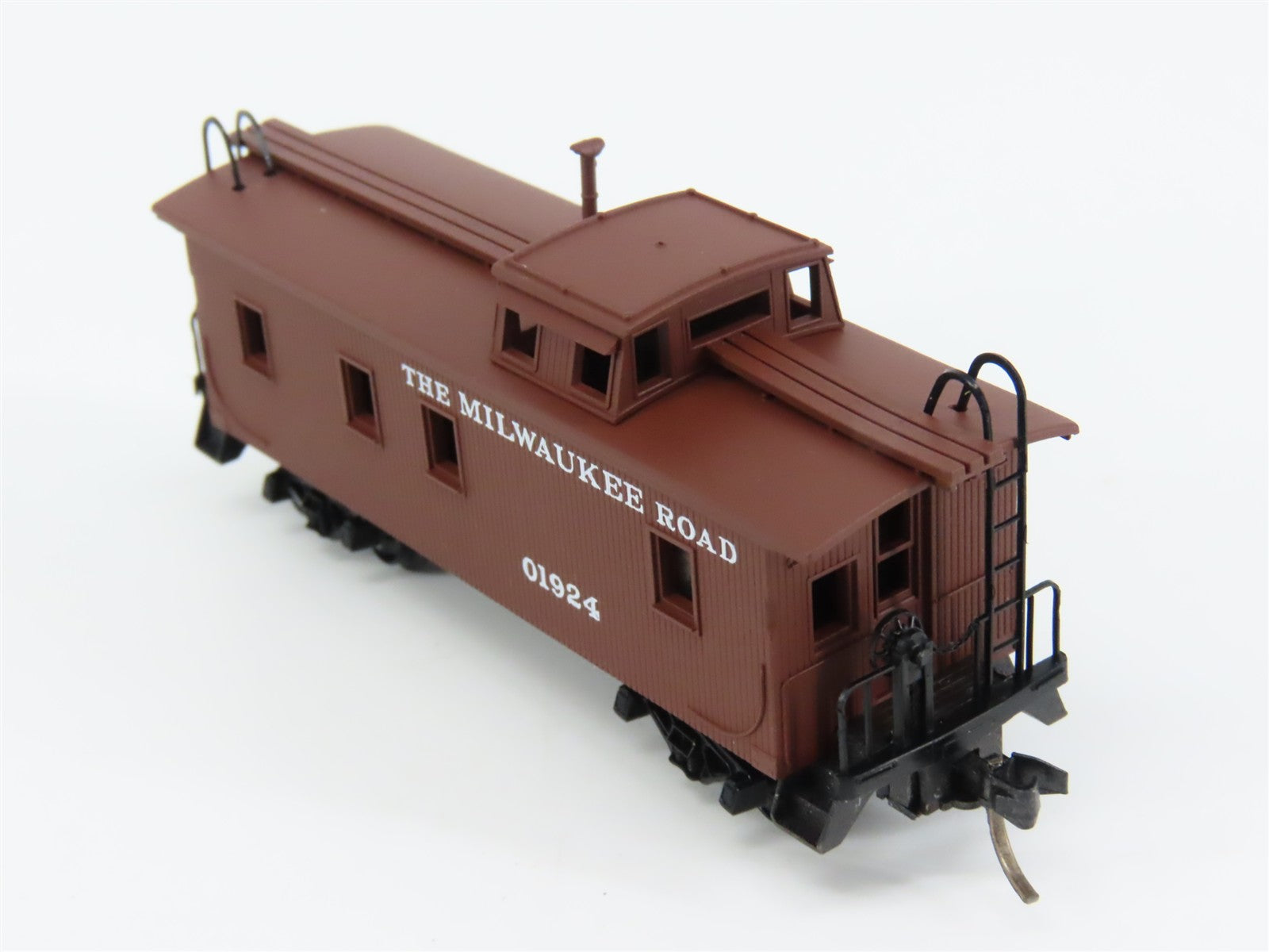 N Scale Micro-Trains MTL 50180 Milwaukee Road 34' Wood-Sheathed Caboose RTR