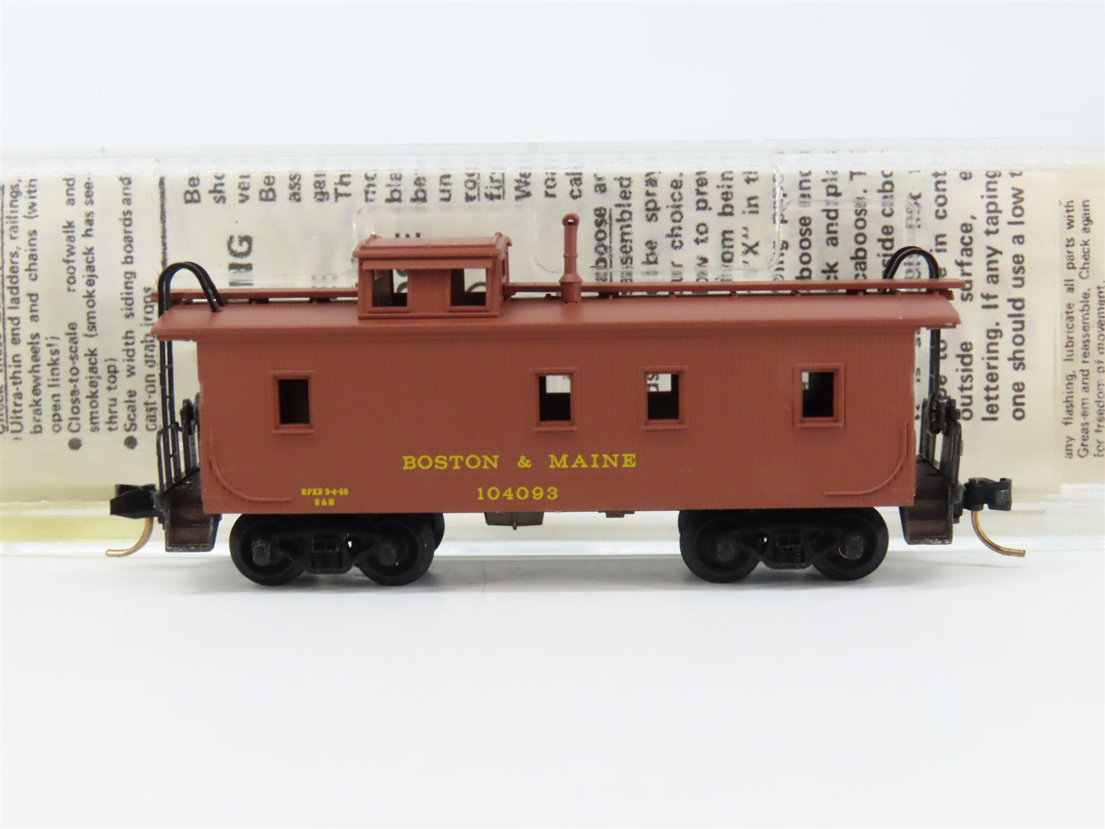N Scale Micro-Trains MTL 50140 Boston & Maine 34' Wood-Sheathed Caboose RTR