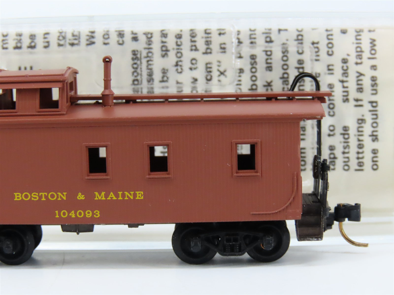 N Scale Micro-Trains MTL 50140 Boston & Maine 34' Wood-Sheathed Caboose RTR