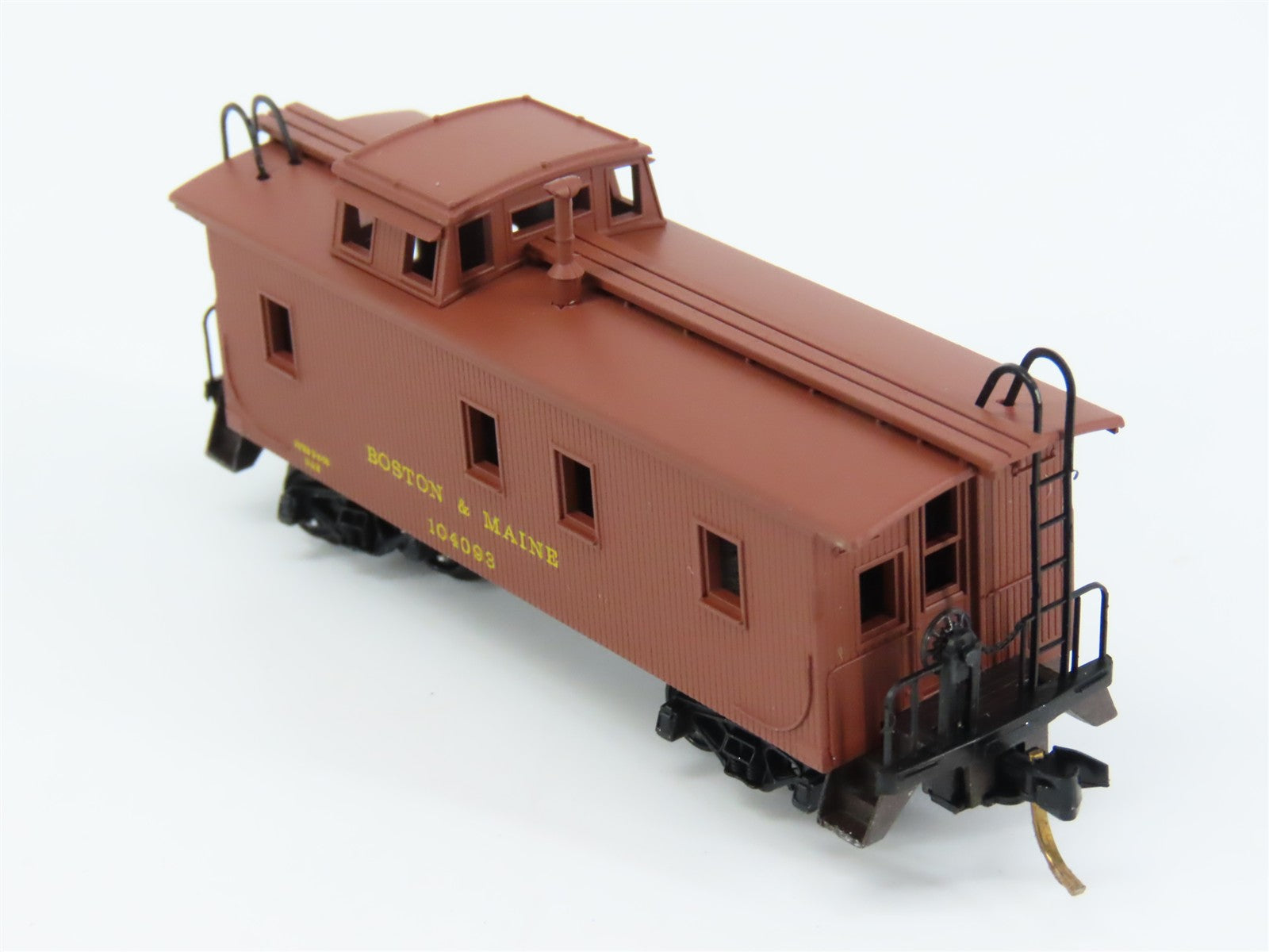 N Scale Micro-Trains MTL 50140 Boston & Maine 34' Wood-Sheathed Caboose RTR