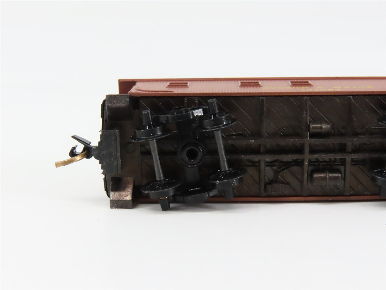 N Scale Micro-Trains MTL 50140 Boston & Maine 34' Wood-Sheathed Caboose RTR