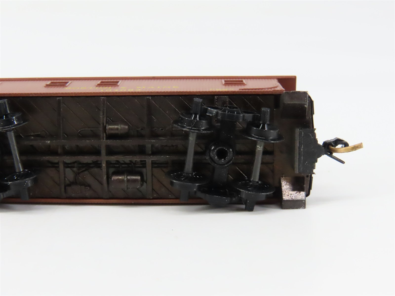 N Scale Micro-Trains MTL 50140 Boston & Maine 34' Wood-Sheathed Caboose RTR