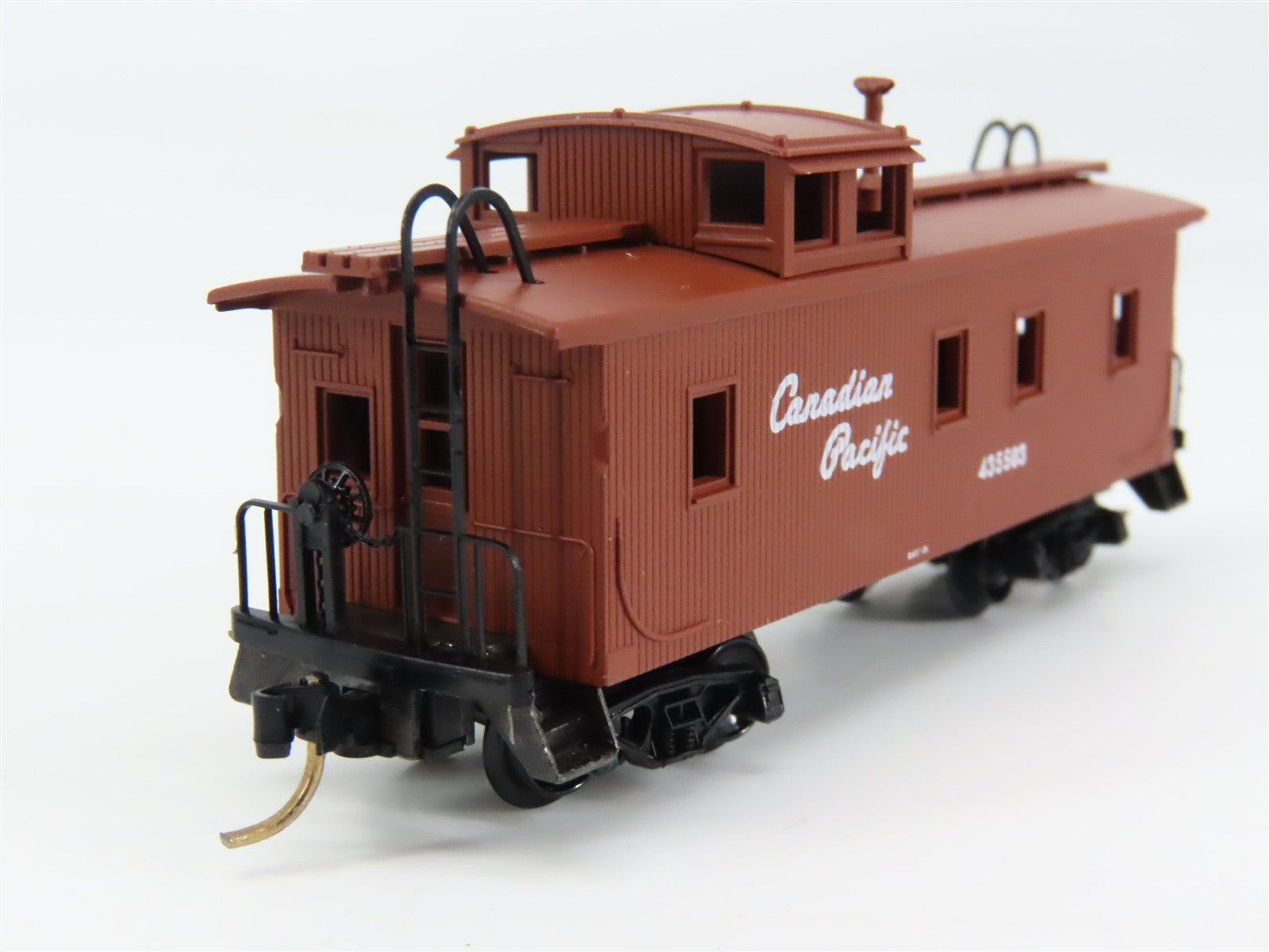 N Scale Micro-Trains MTL 51010 Canadian Pacific 34' Wood-Sheathed Caboose RTR