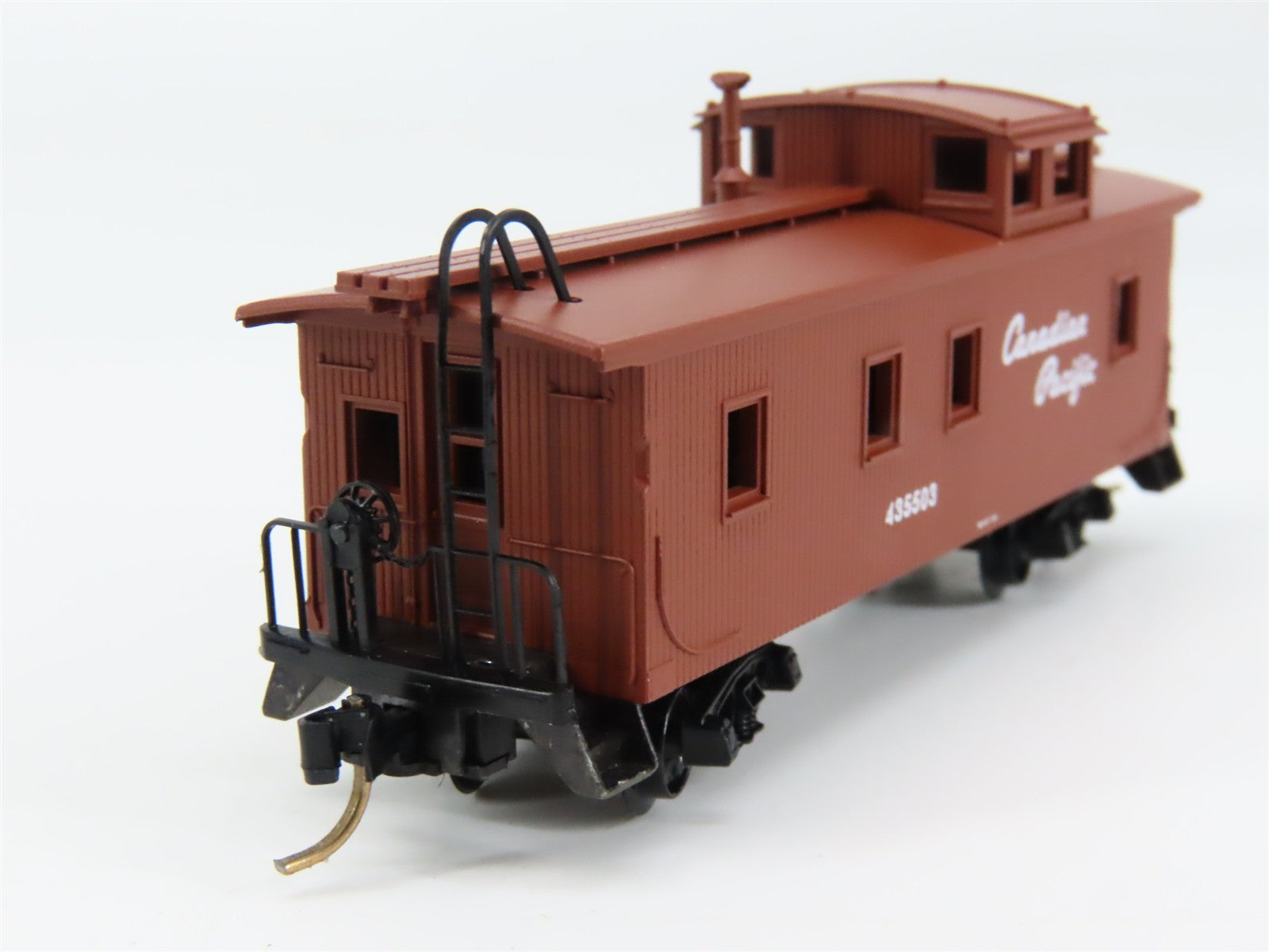 N Scale Micro-Trains MTL 51010 Canadian Pacific 34' Wood-Sheathed Caboose RTR