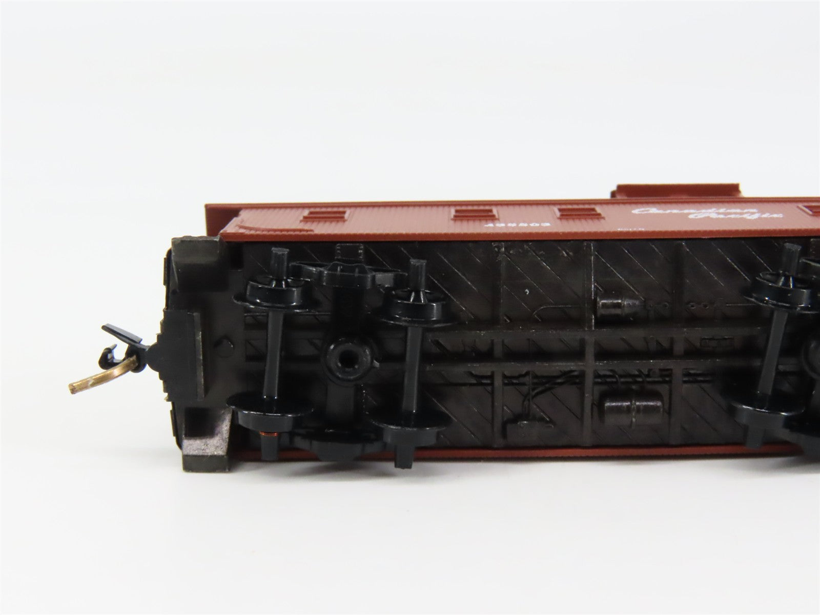 N Scale Micro-Trains MTL 51010 Canadian Pacific 34' Wood-Sheathed Caboose RTR