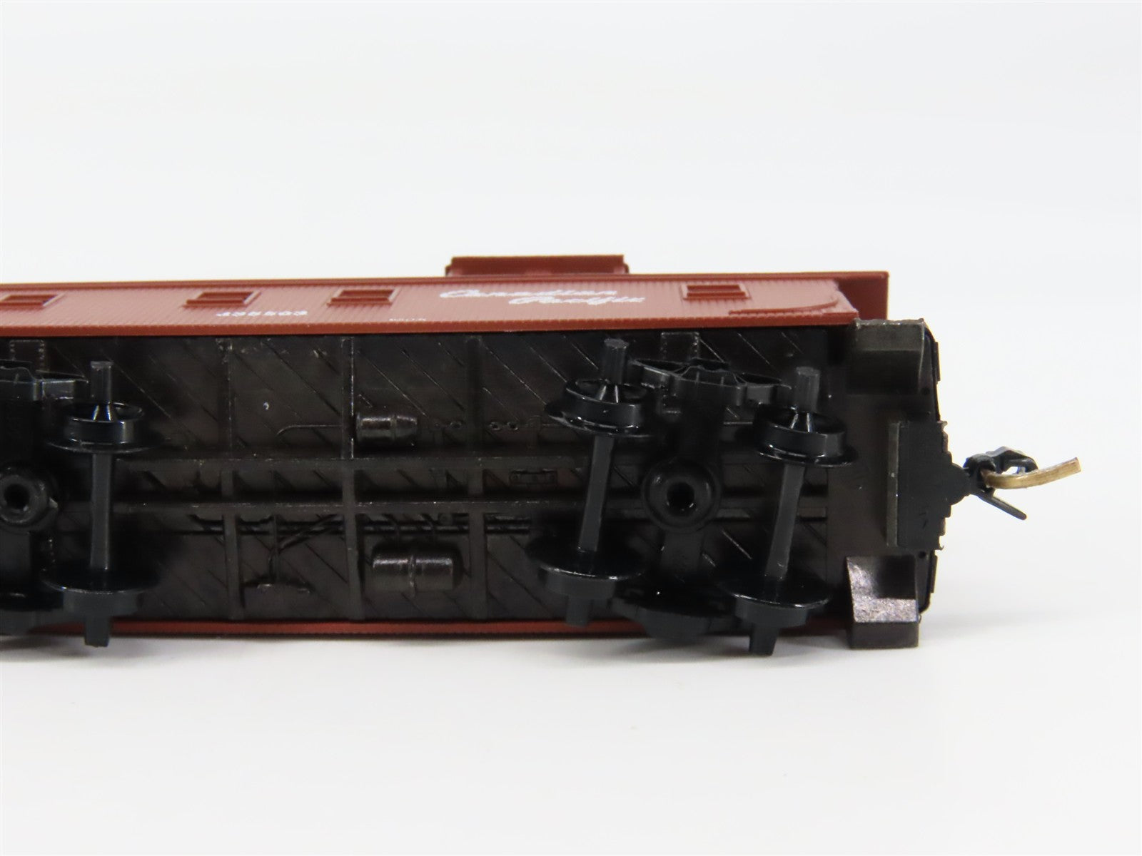 N Scale Micro-Trains MTL 51010 Canadian Pacific 34' Wood-Sheathed Caboose RTR