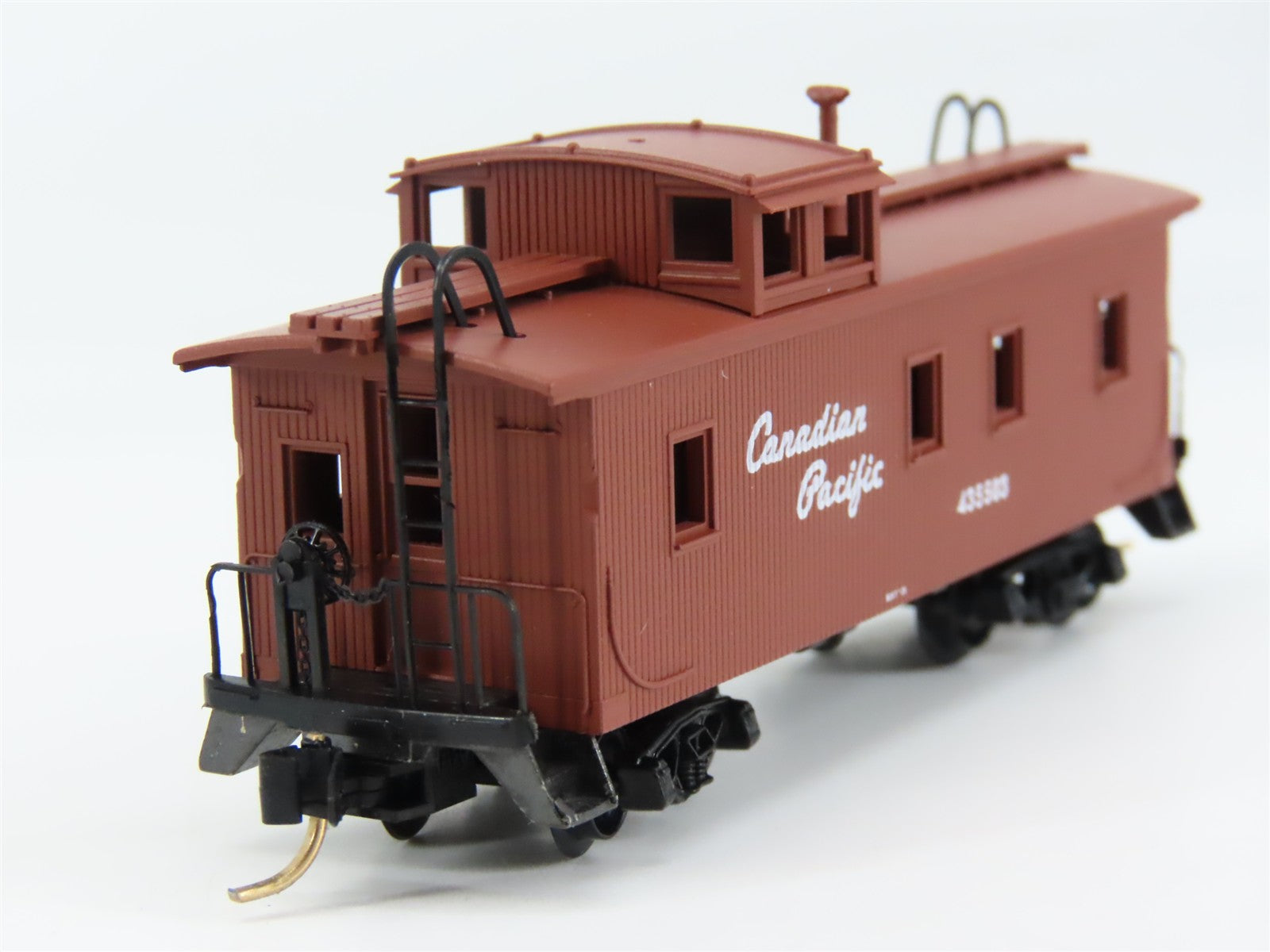 N Scale Micro-Trains MTL 51010 Canadian Pacific 34' Wood-Sheathed Caboose RTR