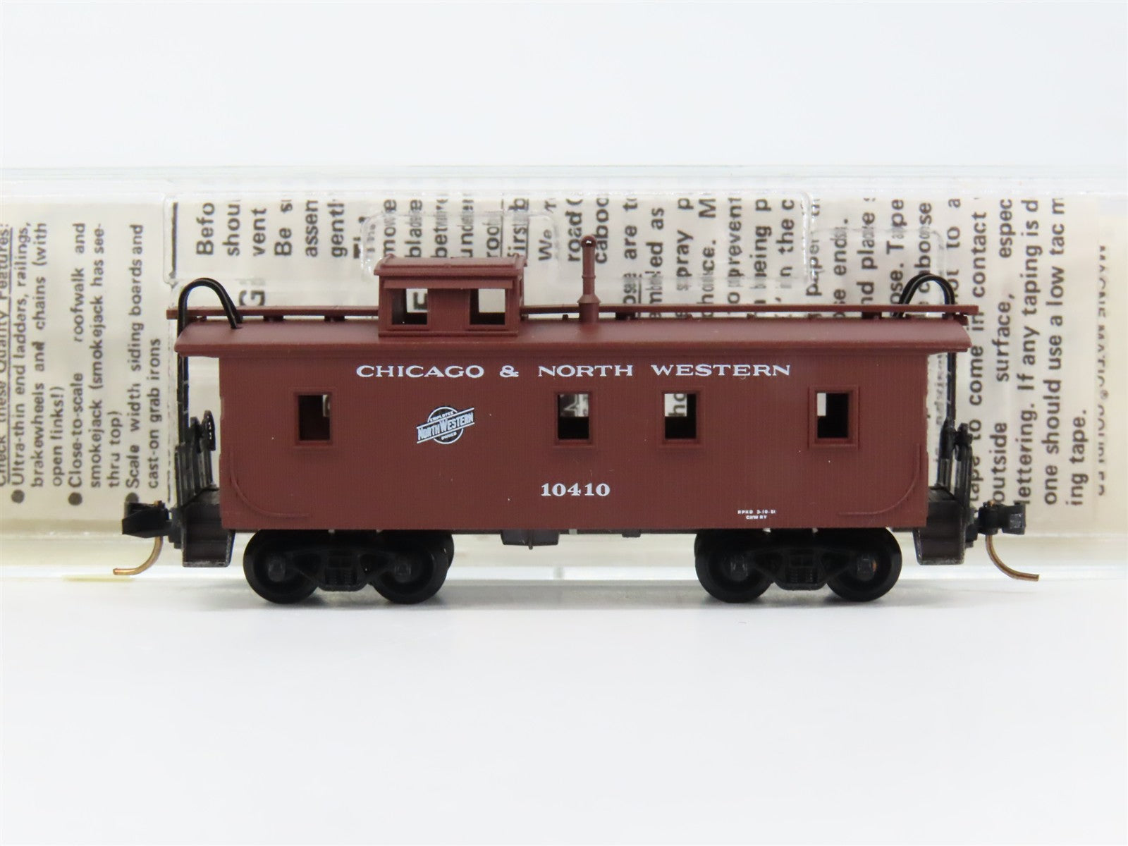 N Scale Micro-Trains MTL 50200 CNW Chicago & North Western 34' Caboose 10410 RTR