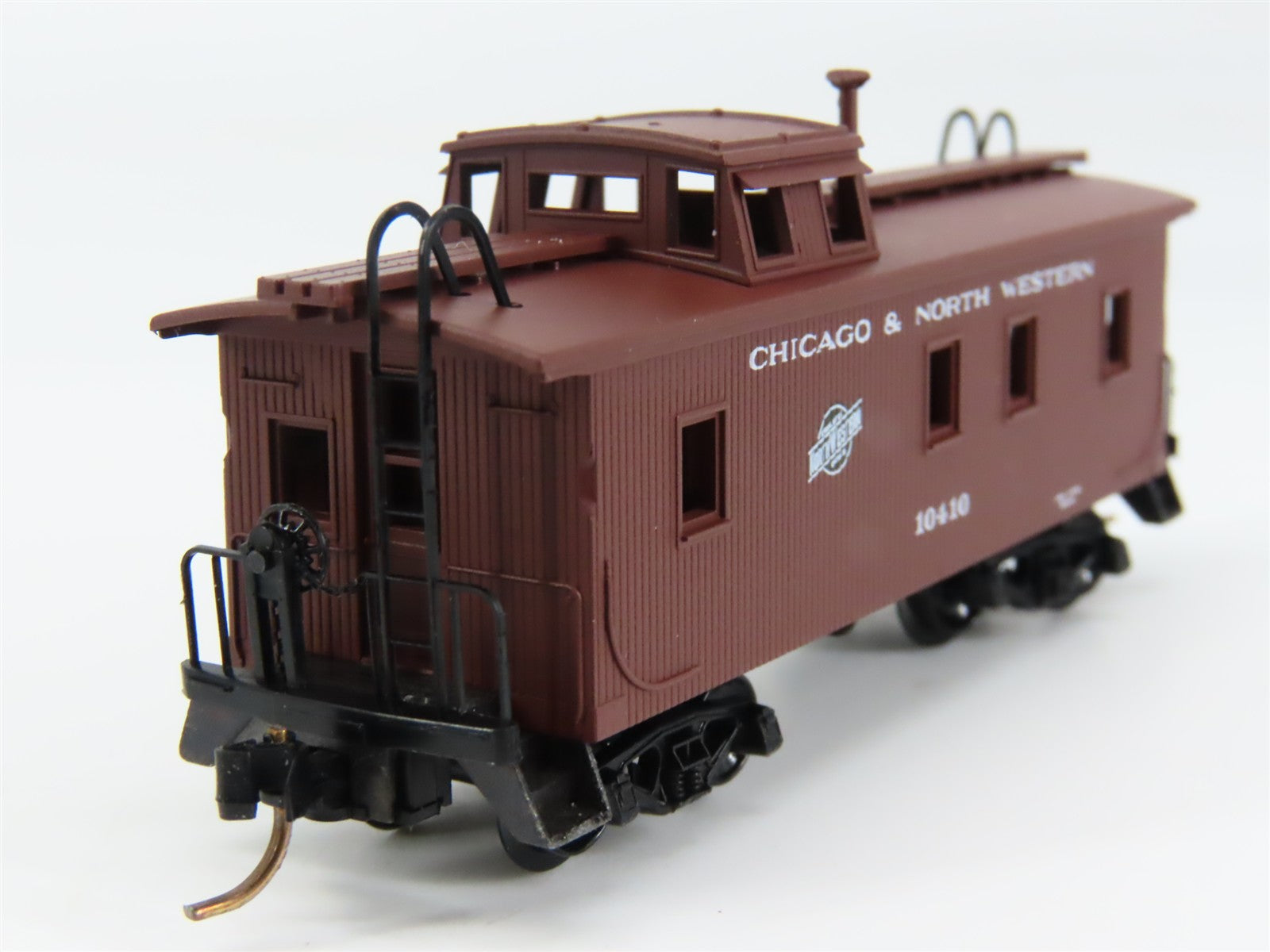 N Scale Micro-Trains MTL 50200 CNW Chicago & North Western 34' Caboose 10410 RTR