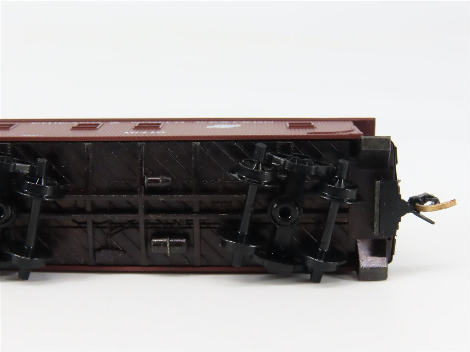 N Scale Micro-Trains MTL 50200 CNW Chicago & North Western 34' Caboose 10410 RTR