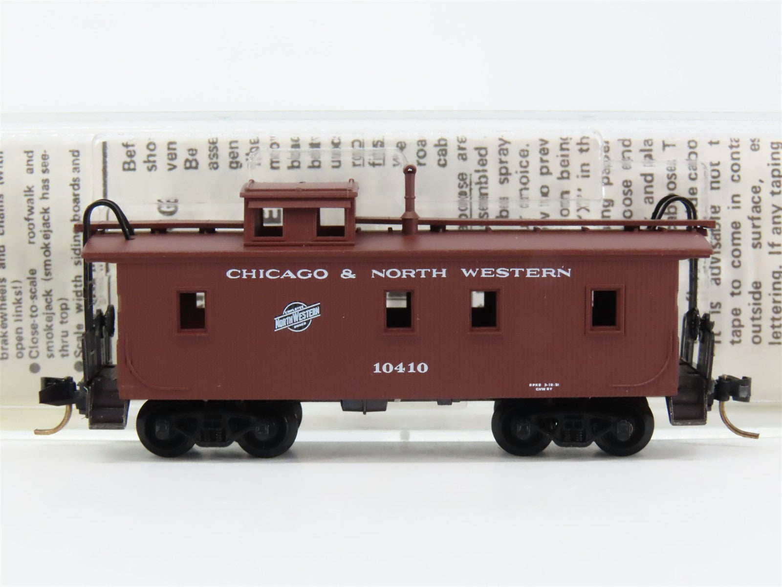 N Scale Micro-Trains MTL 50200 CNW Chicago & North Western 34' Caboose 10410 RTR
