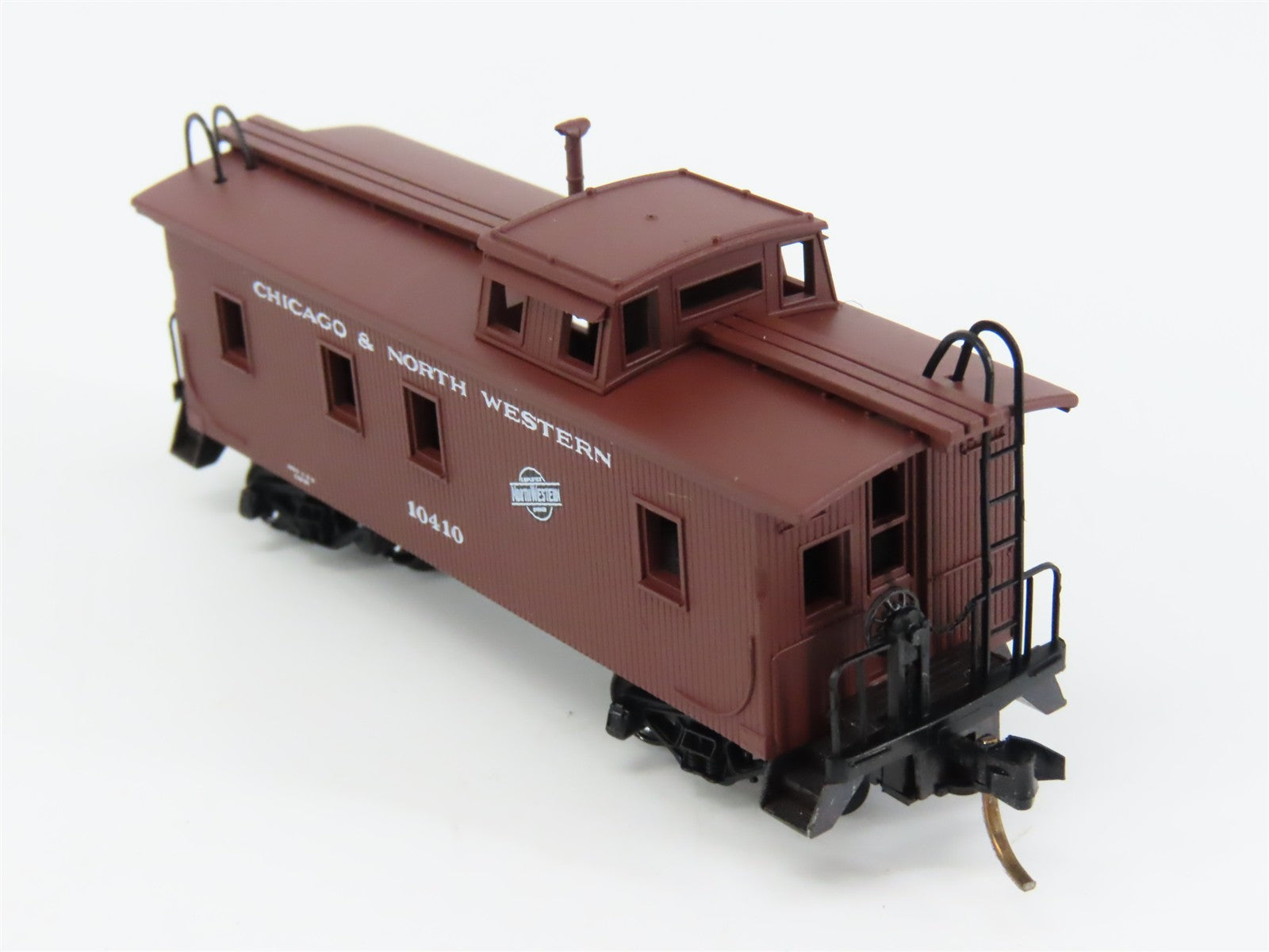 N Scale Micro-Trains MTL 50200 CNW Chicago & North Western 34' Caboose 10410 RTR