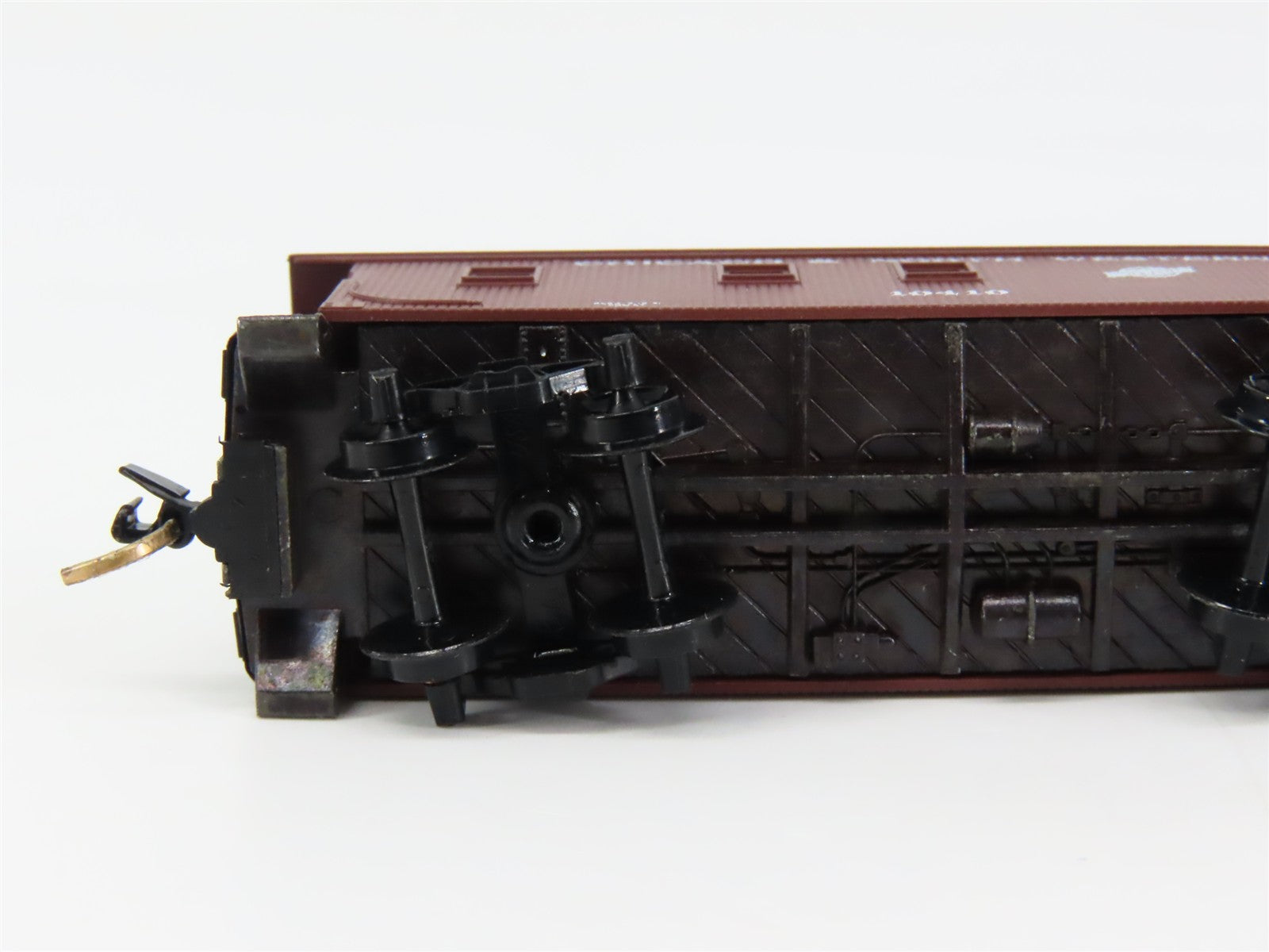 N Scale Micro-Trains MTL 50200 CNW Chicago & North Western 34' Caboose 10410 RTR