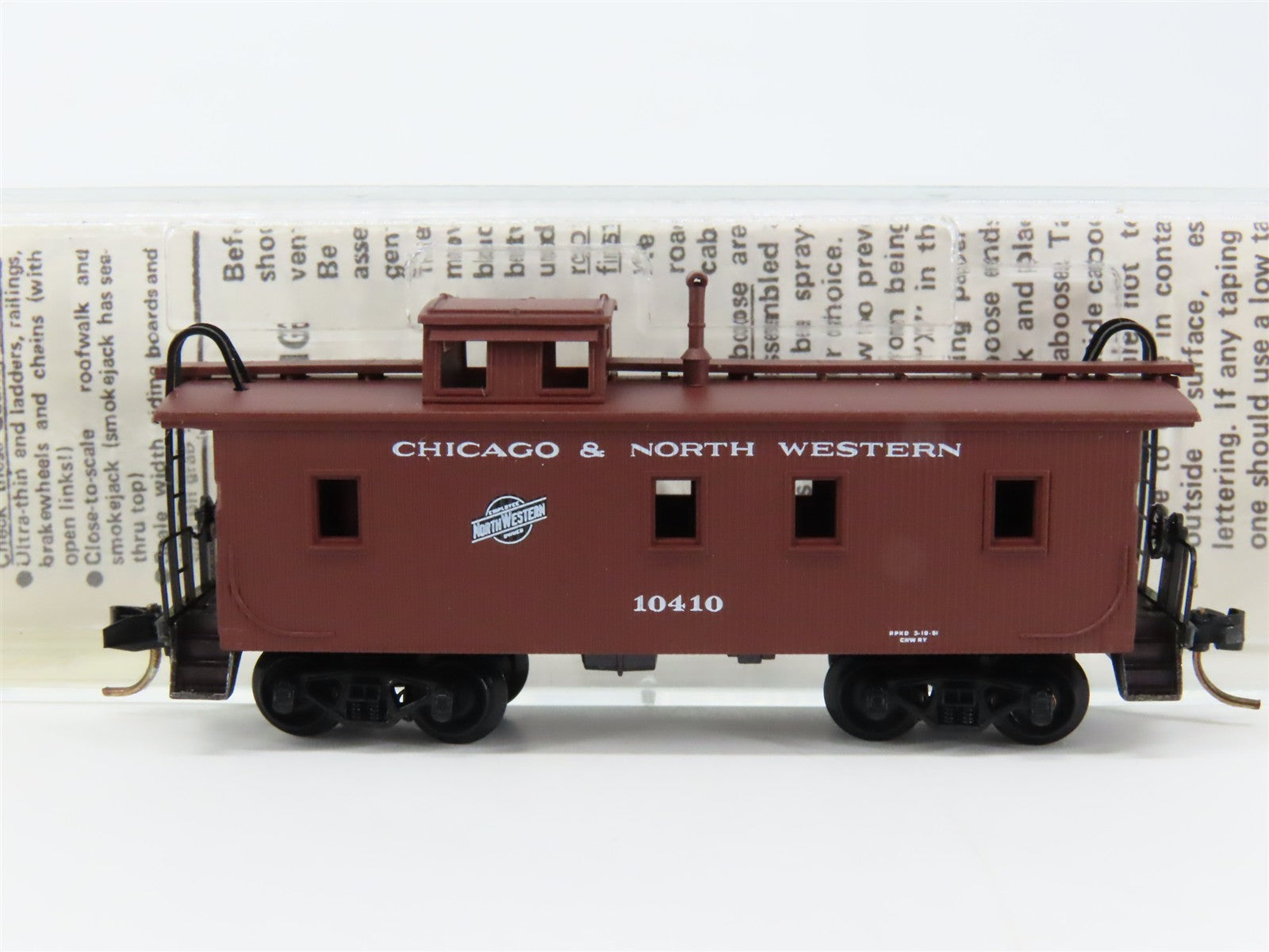 N Scale Micro-Trains MTL 50200 CNW Chicago & North Western 34' Caboose 10410 RTR
