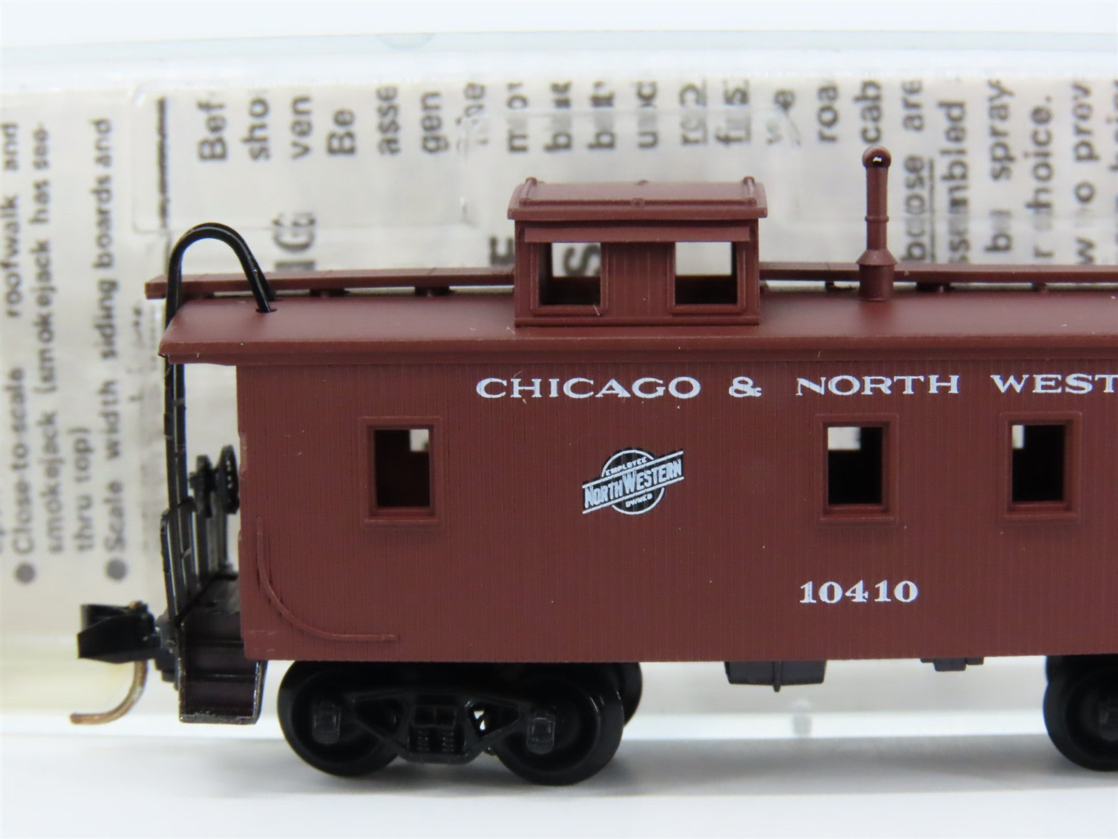 N Scale Micro-Trains MTL 50200 CNW Chicago & North Western 34' Caboose 10410 RTR