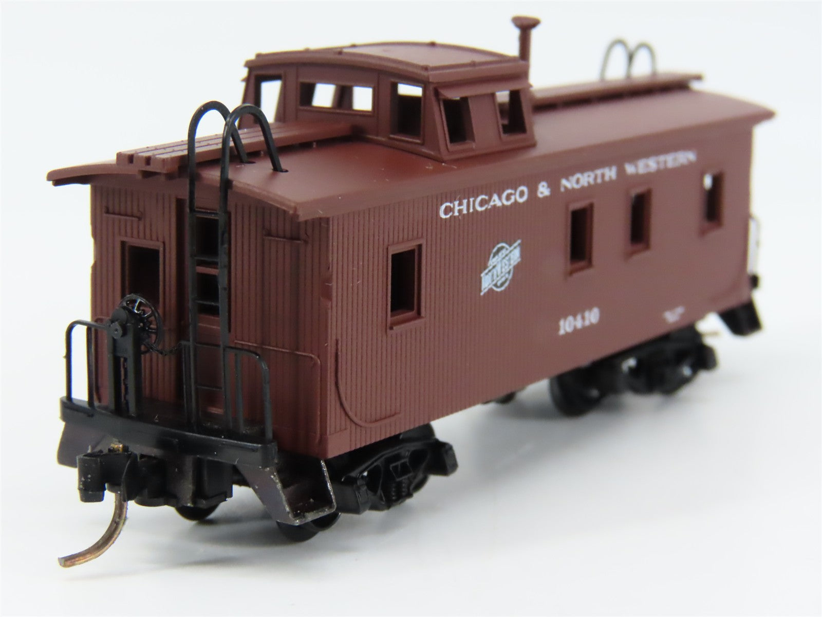 N Scale Micro-Trains MTL 50200 CNW Chicago & North Western 34' Caboose 10410 RTR