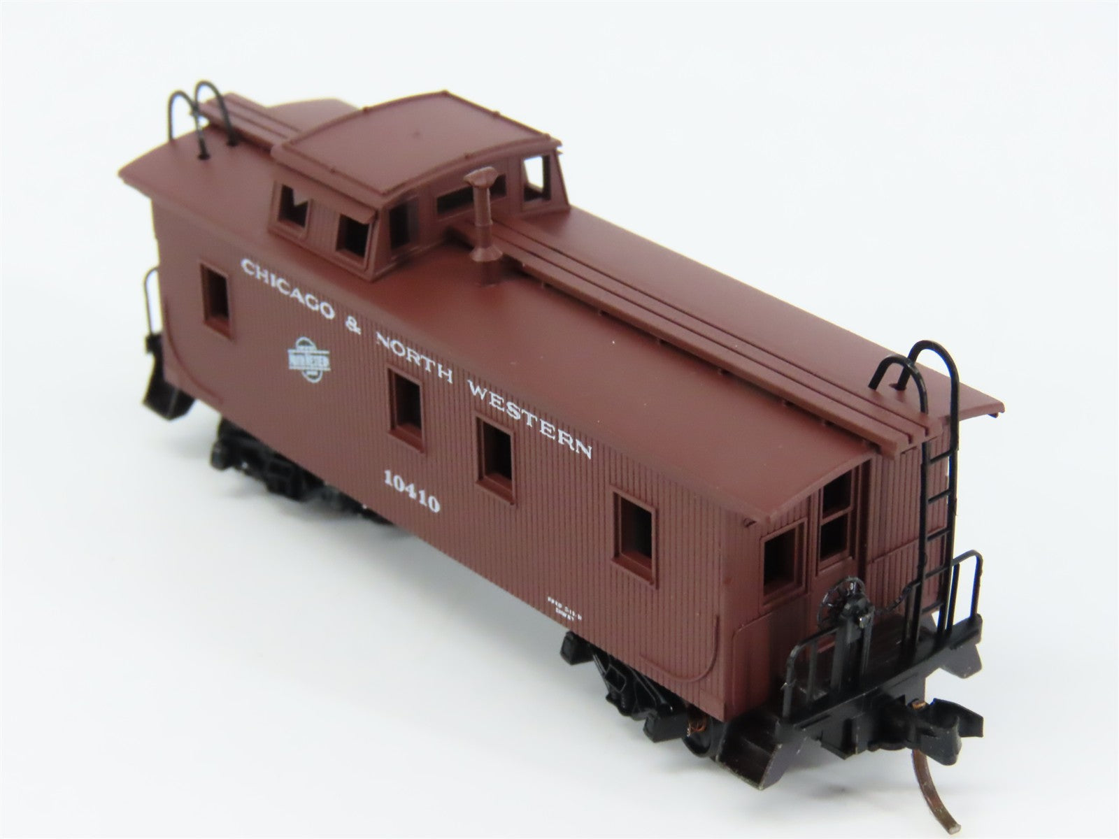 N Scale Micro-Trains MTL 50200 CNW Chicago & North Western 34' Caboose 10410 RTR