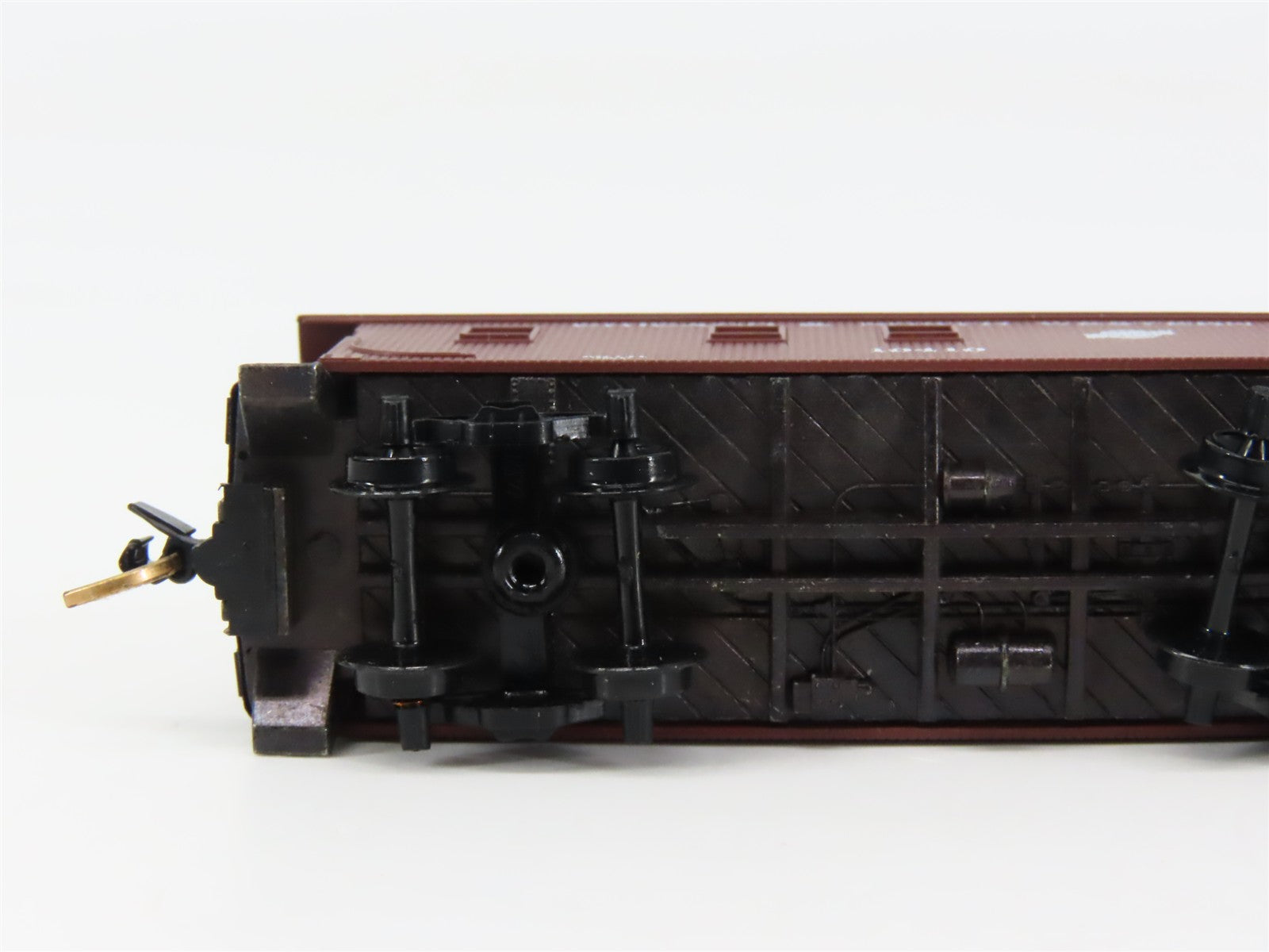 N Scale Micro-Trains MTL 50200 CNW Chicago & North Western 34' Caboose 10410 RTR