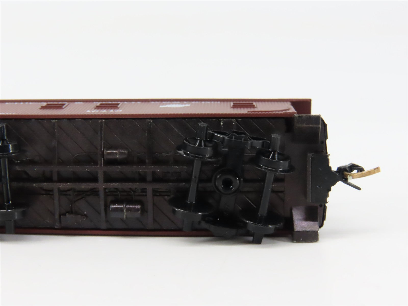 N Scale Micro-Trains MTL 50200 CNW Chicago & North Western 34' Caboose 10410 RTR