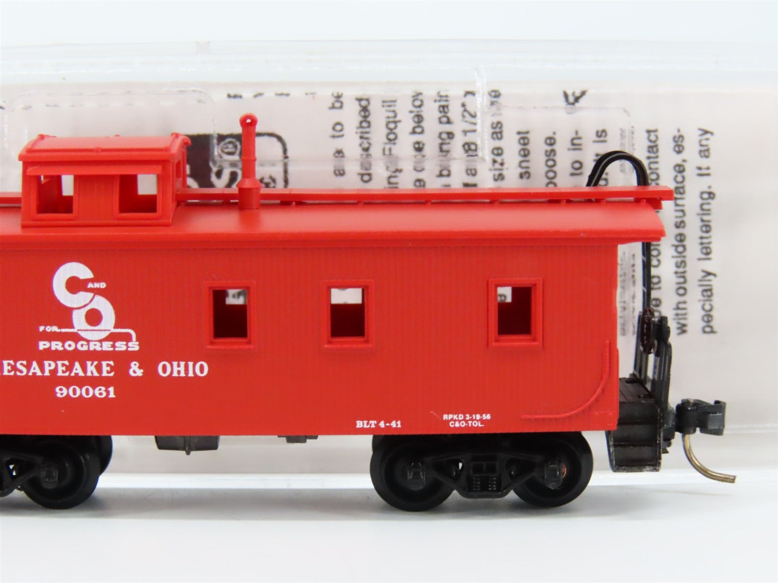N Scale Micro-Trains MTL 50190 Chesapeake & Ohio 34' Wood Sheathed Caboose RTR