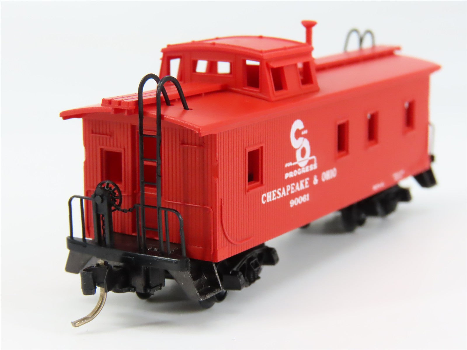N Scale Micro-Trains MTL 50190 Chesapeake & Ohio 34' Wood Sheathed Caboose RTR