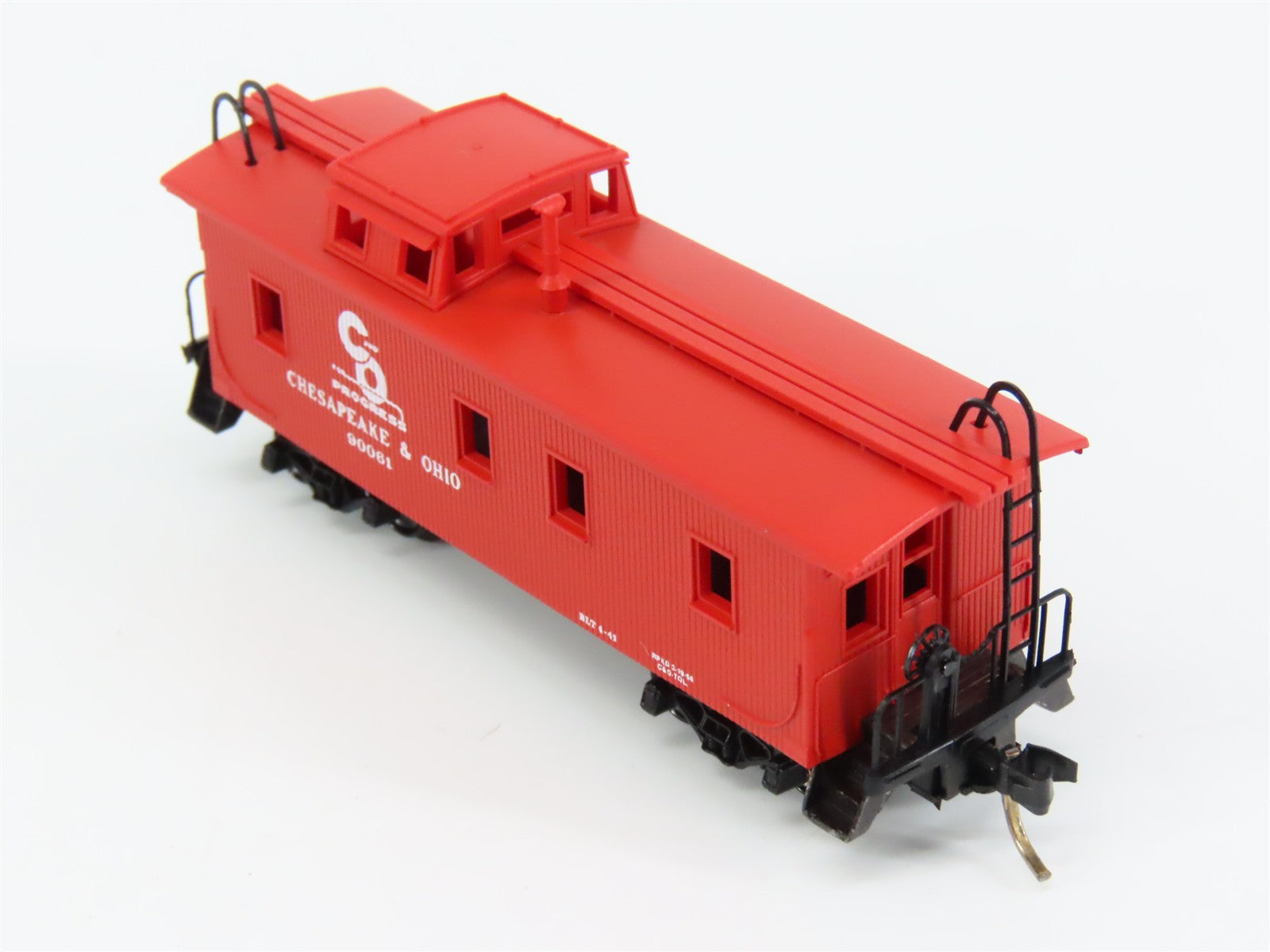 N Scale Micro-Trains MTL 50190 Chesapeake & Ohio 34' Wood Sheathed Caboose RTR