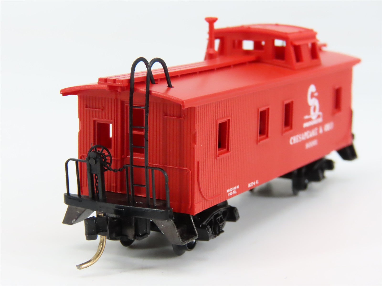 N Scale Micro-Trains MTL 50190 Chesapeake & Ohio 34' Wood Sheathed Caboose RTR