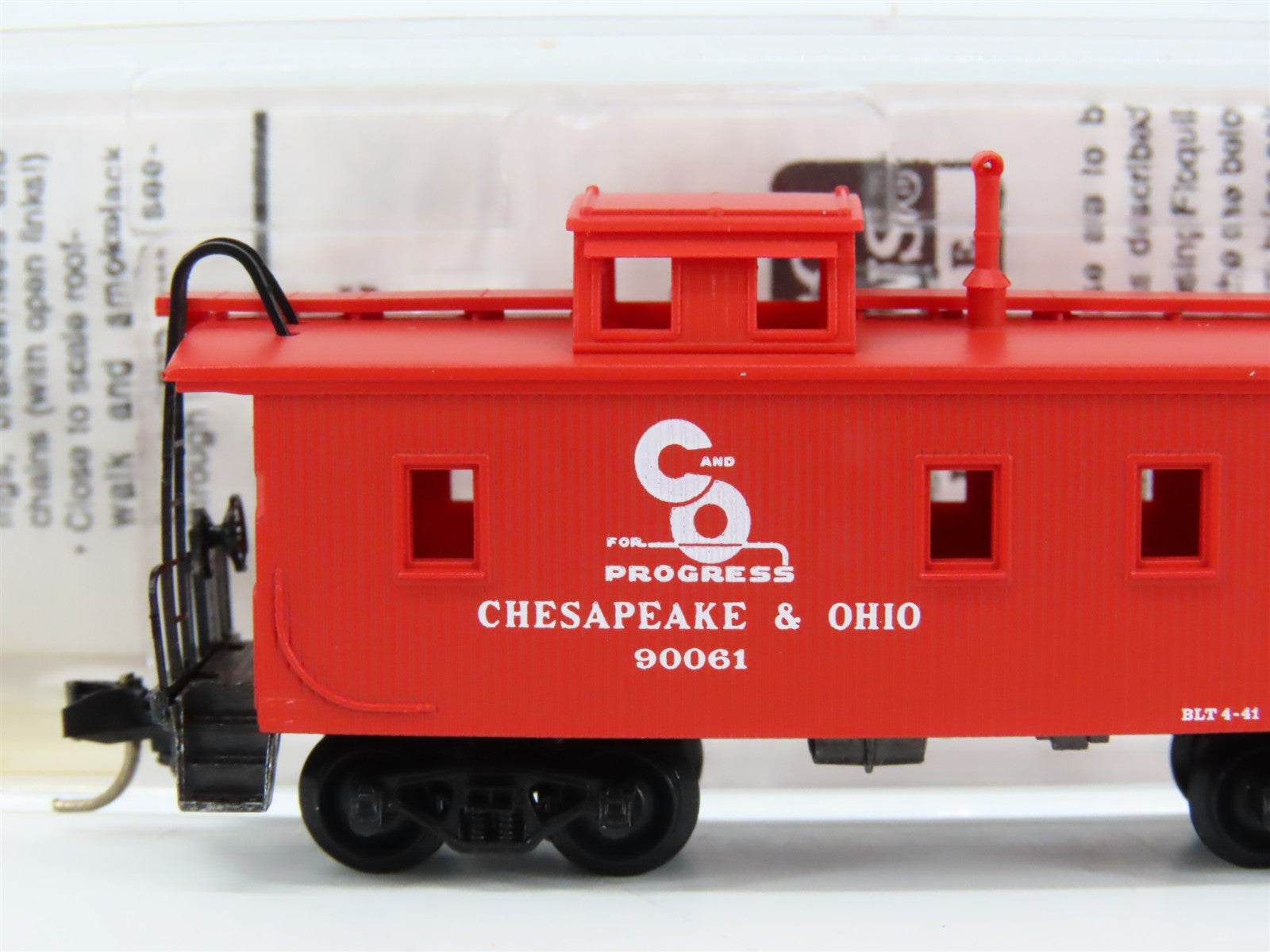 N Scale Micro-Trains MTL 50190 C&O Chesapeake & Ohio 34' Caboose 90061 RTR