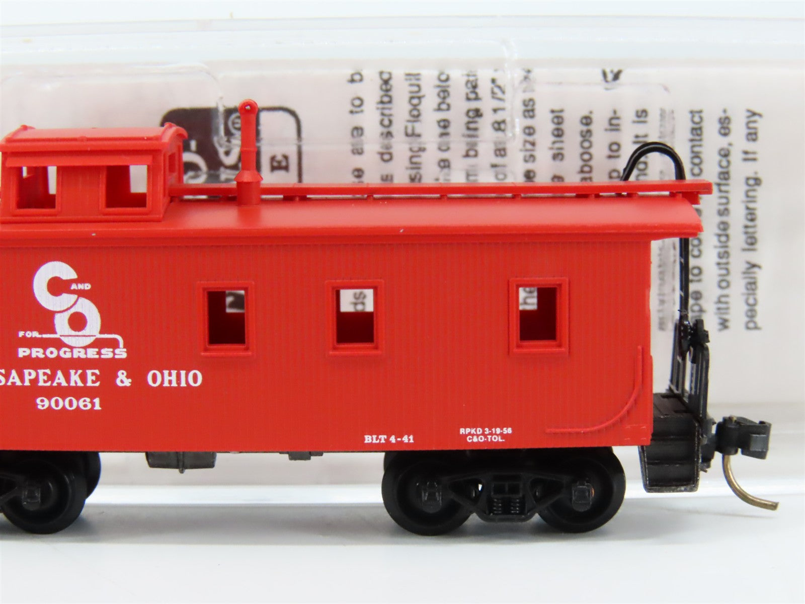 N Scale Micro-Trains MTL 50190 C&O Chesapeake & Ohio 34' Caboose 90061 RTR