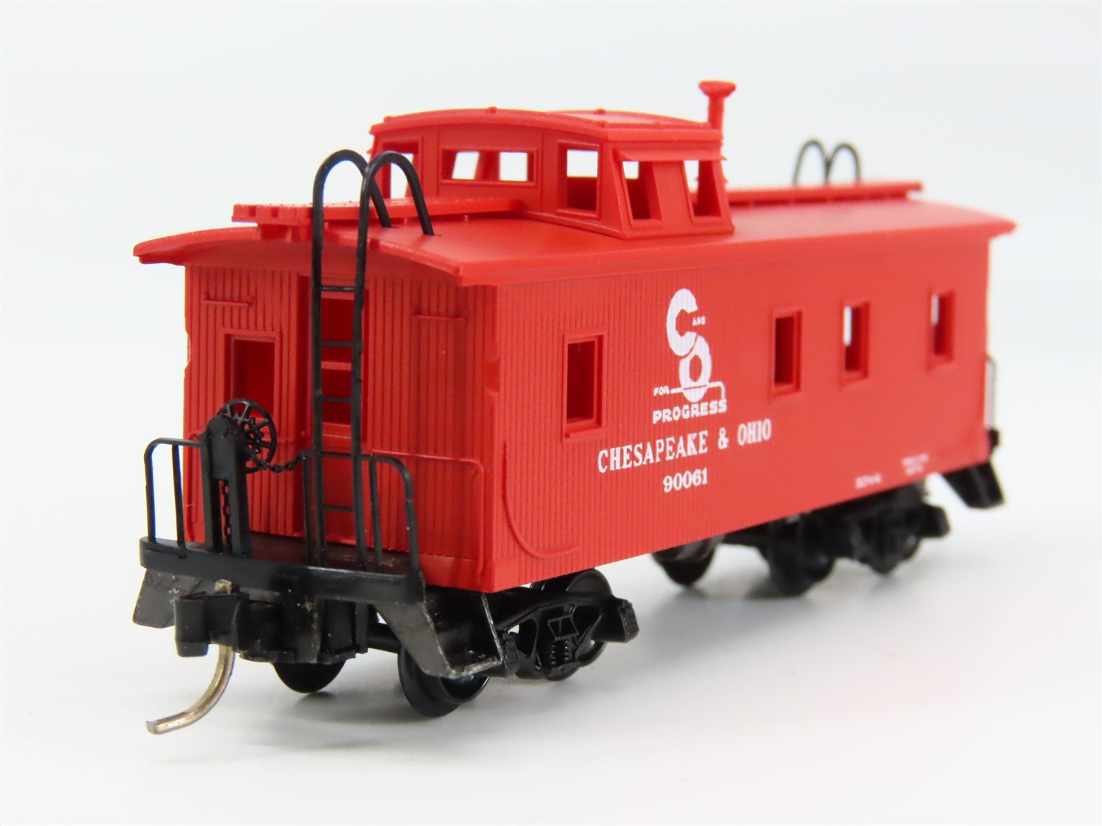 N Scale Micro-Trains MTL 50190 C&O Chesapeake & Ohio 34' Caboose 90061 RTR