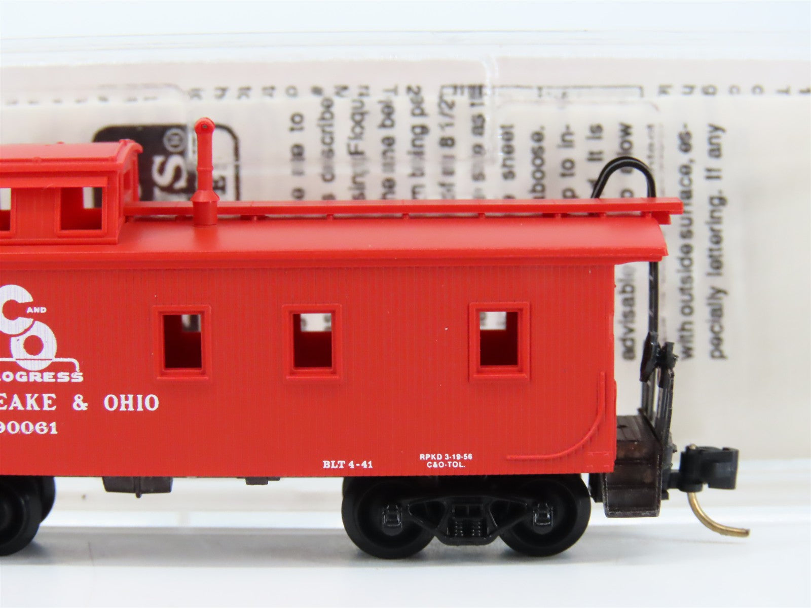 N Scale Micro-Trains MTL 50190 Chesapeake & Ohio 34' Wood Sheathed Caboose RTR