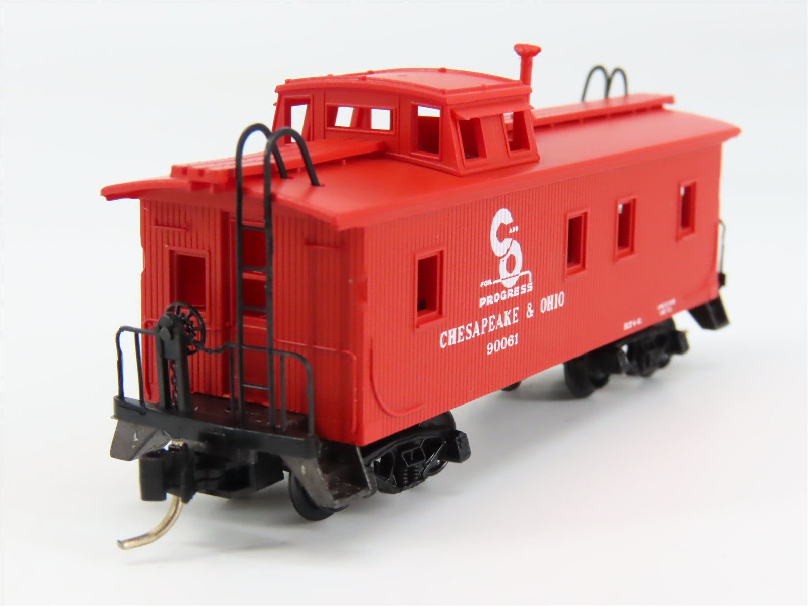 N Scale Micro-Trains MTL 50190 Chesapeake & Ohio 34' Wood Sheathed Caboose RTR