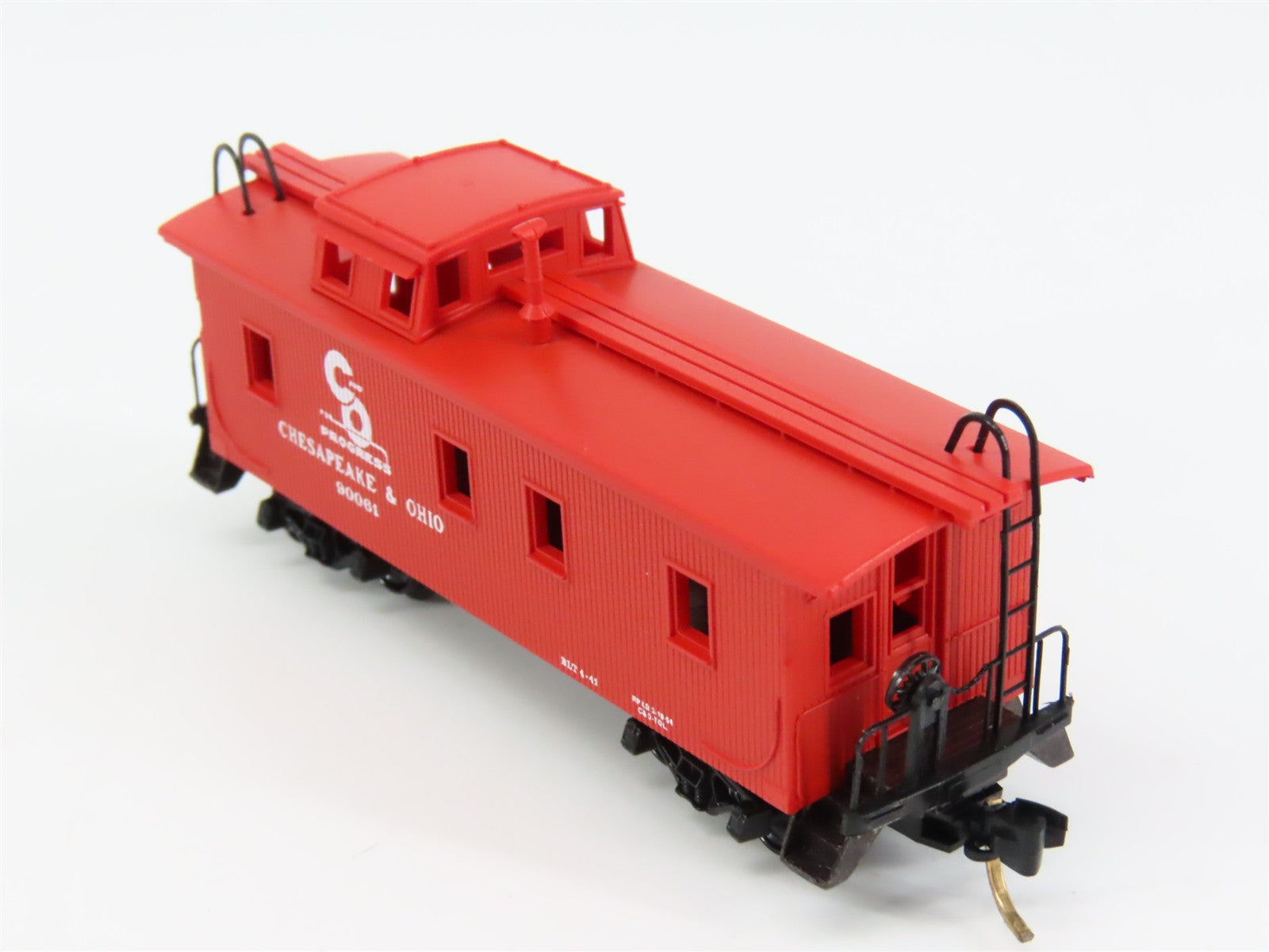 N Scale Micro-Trains MTL 50190 Chesapeake & Ohio 34' Wood Sheathed Caboose RTR