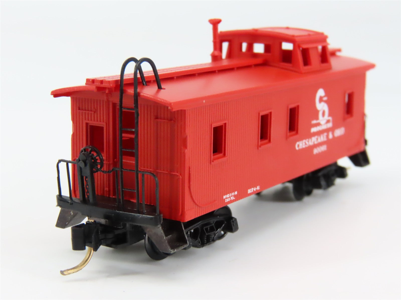 N Scale Micro-Trains MTL 50190 Chesapeake & Ohio 34' Wood Sheathed Caboose RTR