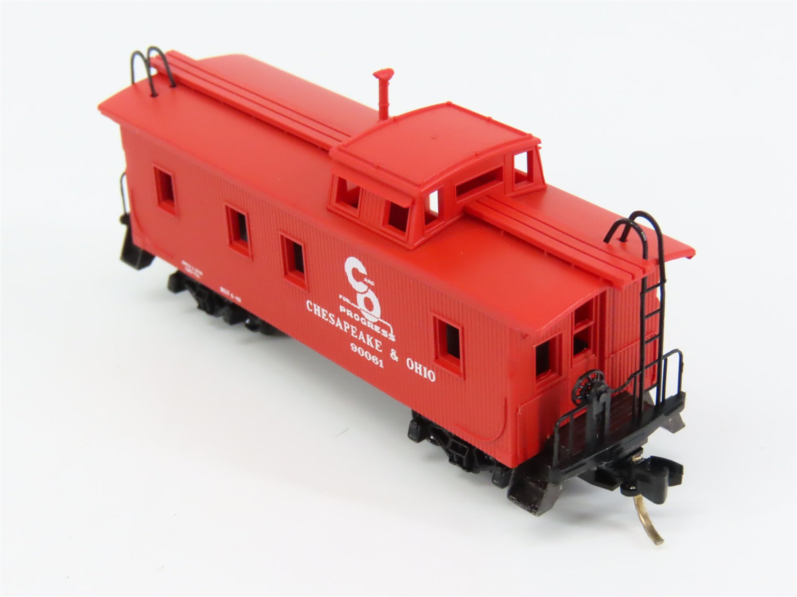 N Scale Micro-Trains MTL 50190 Chesapeake & Ohio 34' Wood Sheathed Caboose RTR