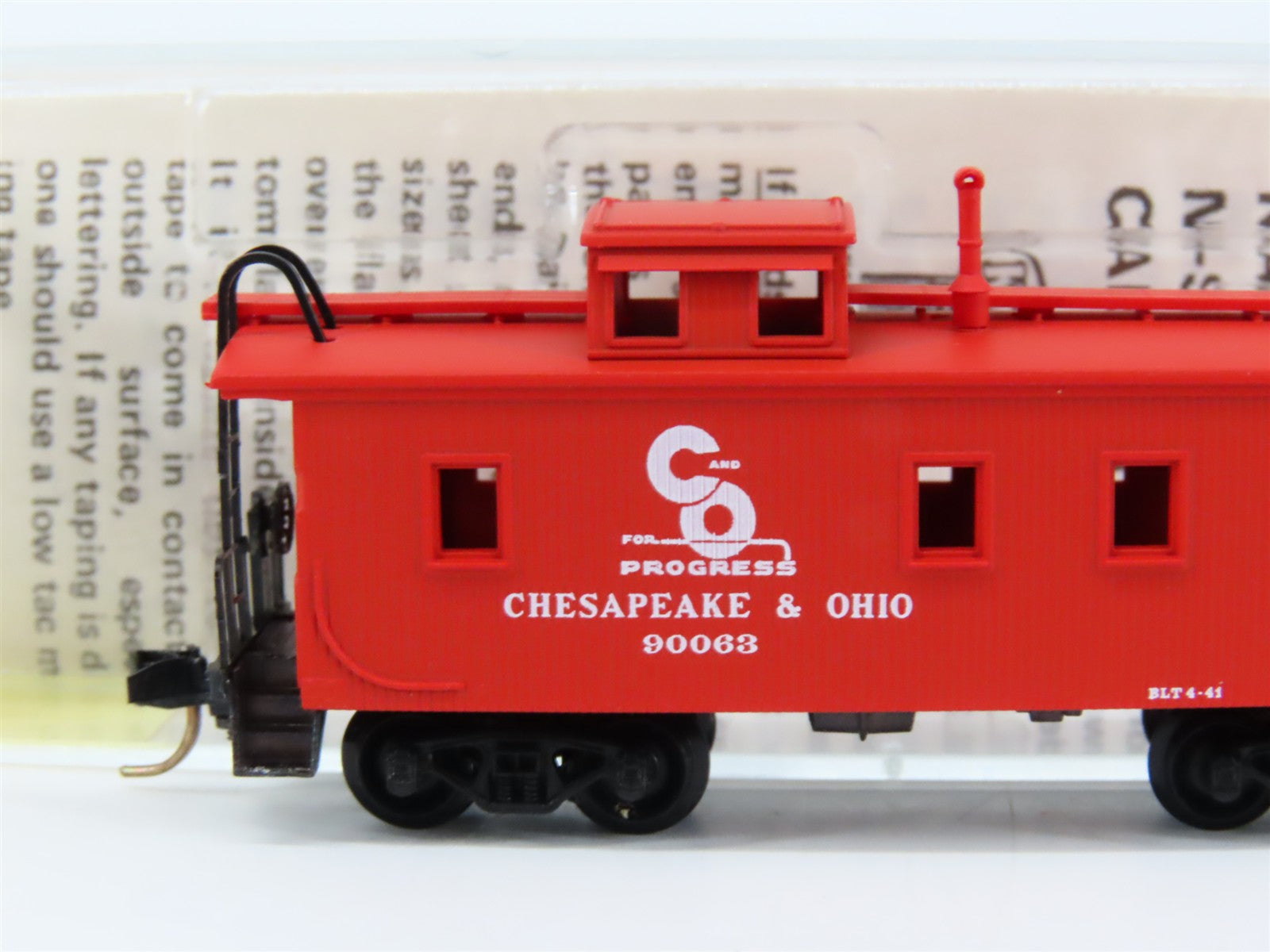 N Scale Micro-Trains MTL 50190 Chesapeake & Ohio 34' Wood-Sheathed Caboose RTR