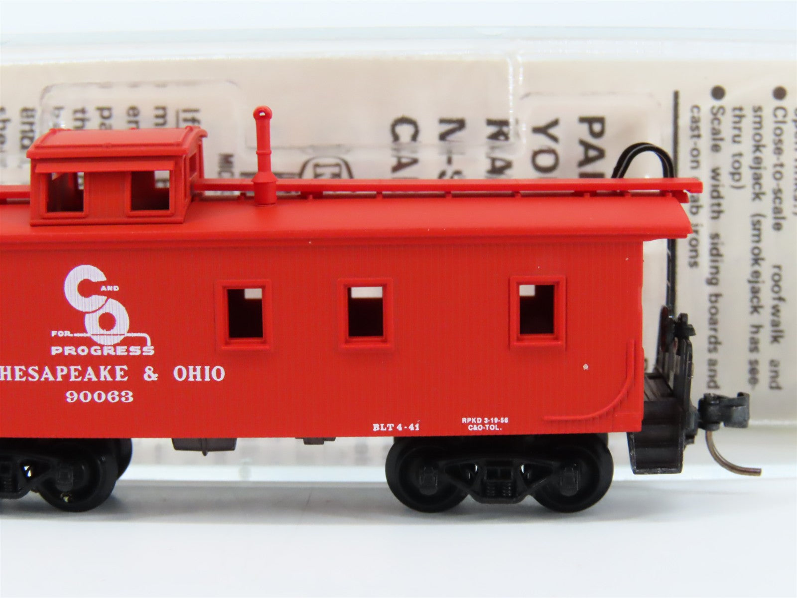 N Scale Micro-Trains MTL 50190 Chesapeake & Ohio 34' Wood-Sheathed Caboose RTR