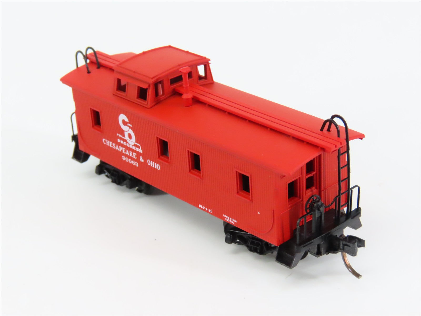 N Scale Micro-Trains MTL 50190 Chesapeake & Ohio 34' Wood-Sheathed Caboose RTR