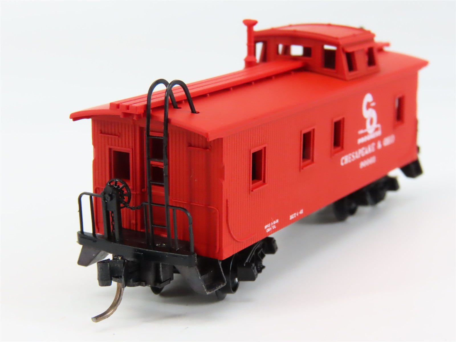 N Scale Micro-Trains MTL 50190 Chesapeake & Ohio 34' Wood-Sheathed Caboose RTR