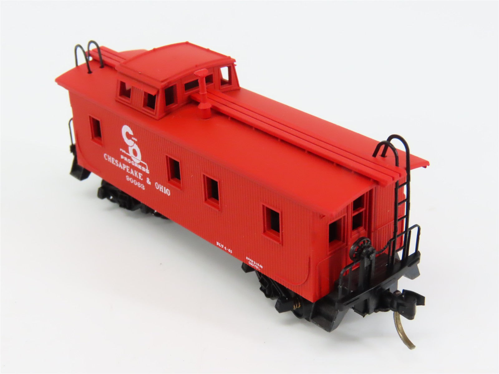 N Scale Micro-Trains MTL 50190 Chesapeake & Ohio 34' Wood-Sheathed Caboose RTR