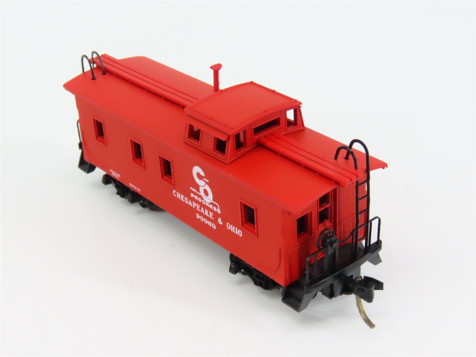 N Scale Micro-Trains MTL 50190 Chesapeake & Ohio 34' Wood-Sheathed Caboose RTR
