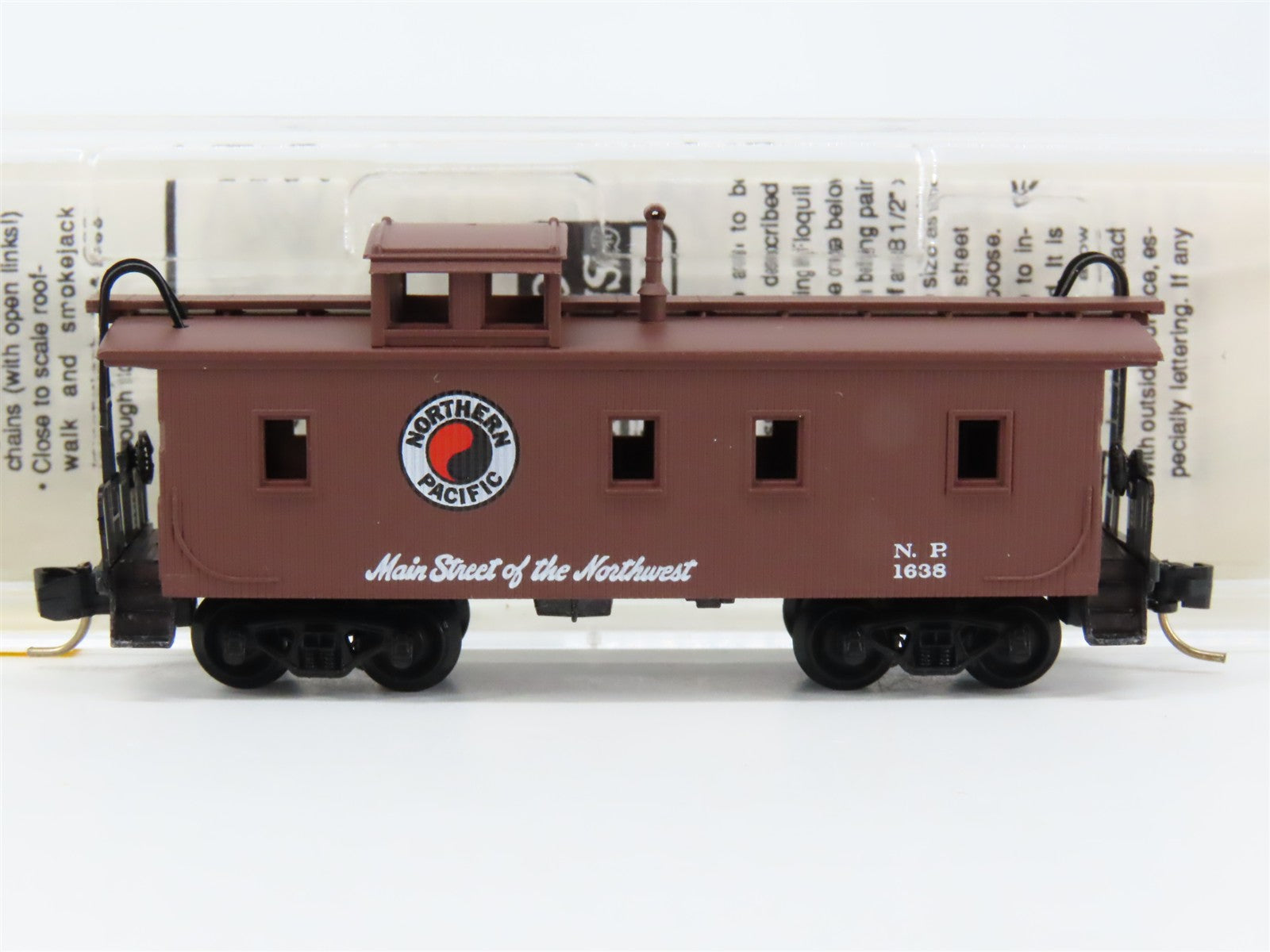 N Scale Micro-Trains MTL 51050 NP Northern Pacific 34' Wood Sheathed Caboose RTR