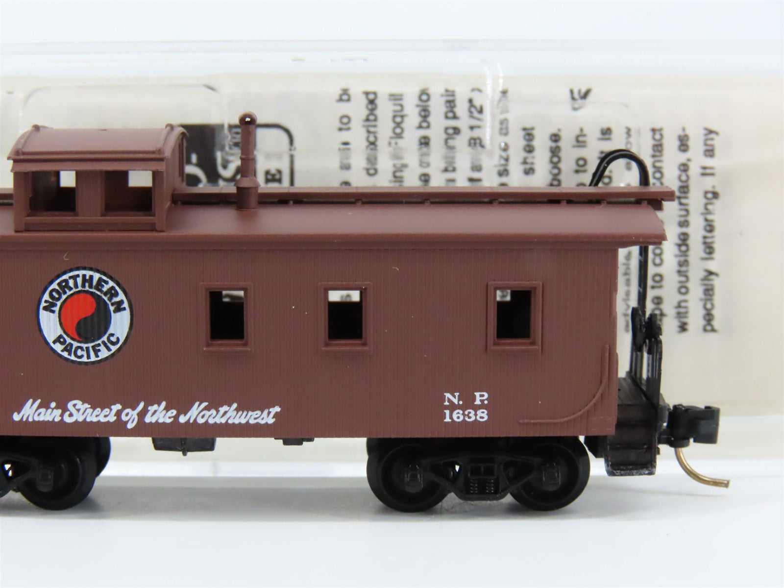 N Scale Micro-Trains MTL 51050 NP Northern Pacific 34' Wood Sheathed Caboose RTR