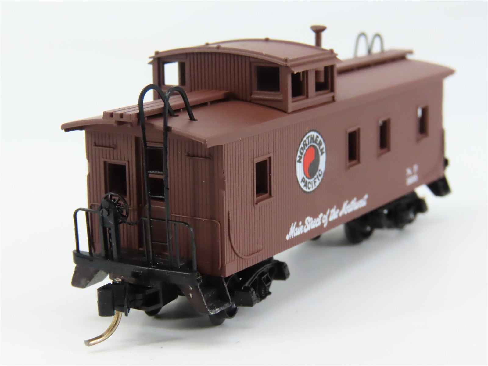 N Scale Micro-Trains MTL 51050 NP Northern Pacific 34' Wood Sheathed Caboose RTR